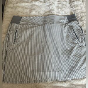 Athleta Brooklyn Textured 16” skort